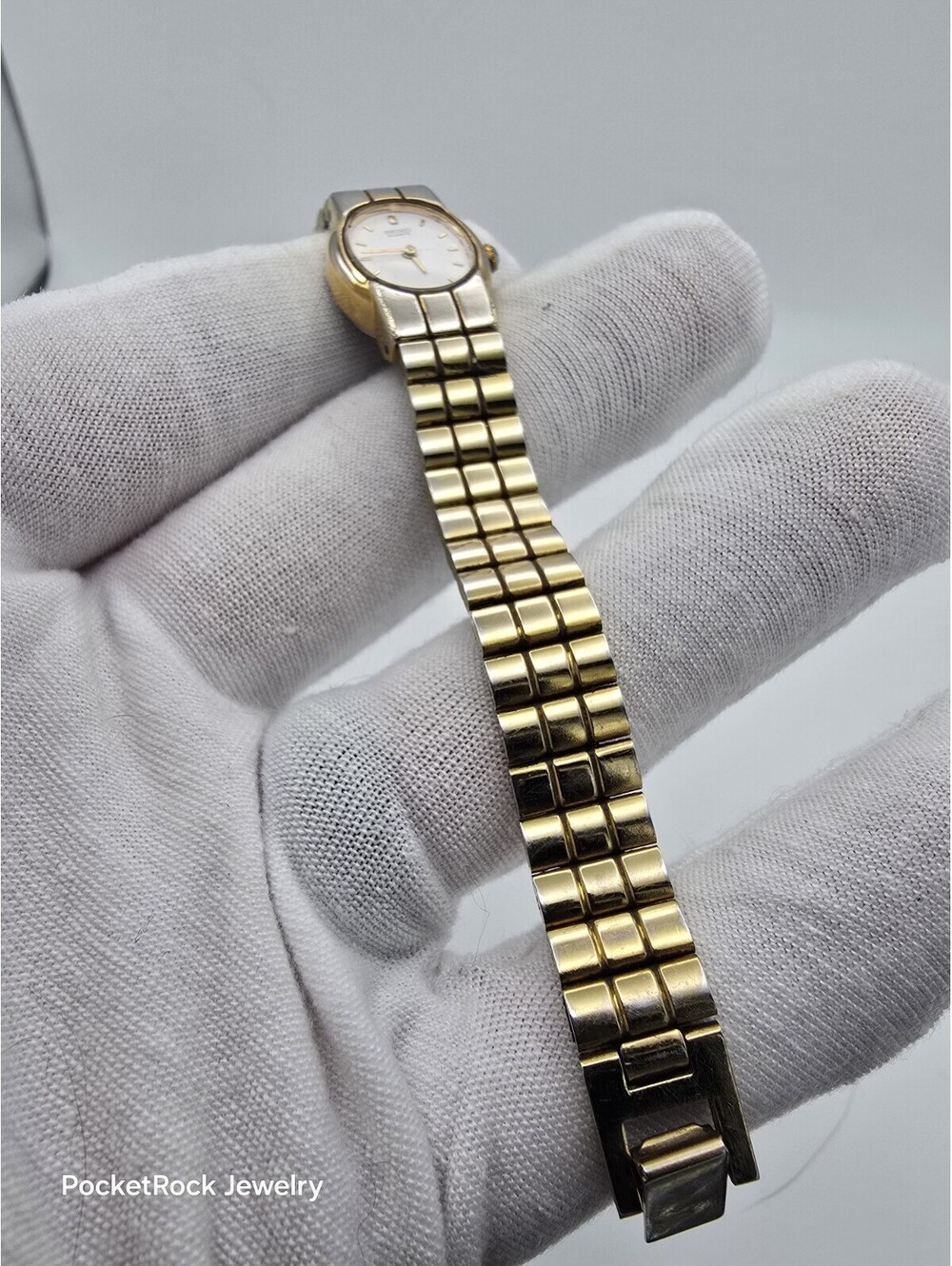 Seiko Quartz Ladies Oval White Dial Two Tone Bracelet Dress Watch 1N00-0A68 - Picture 3 of 13